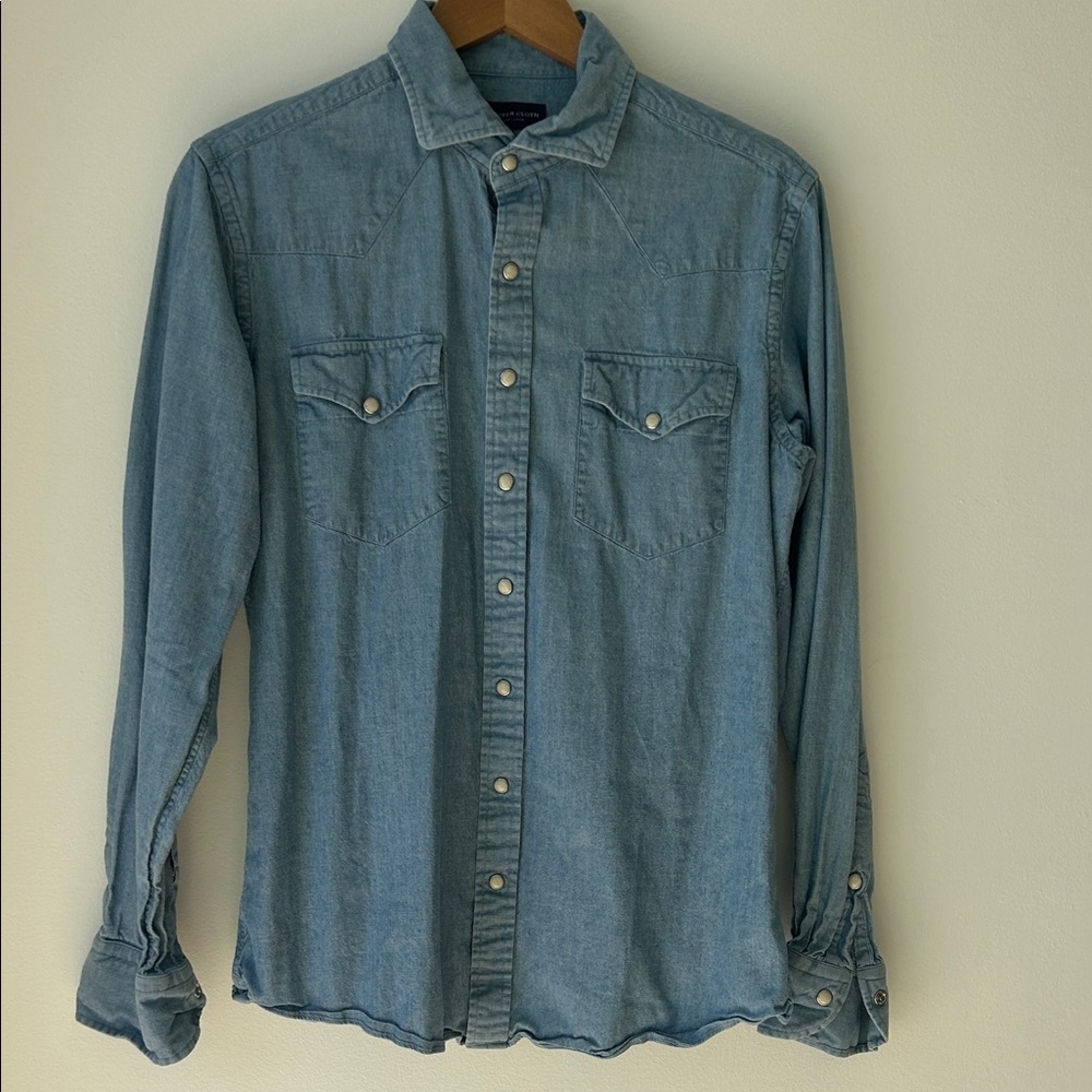 Men's Light Chambray Button-Down Shirt - Casual Denim Look